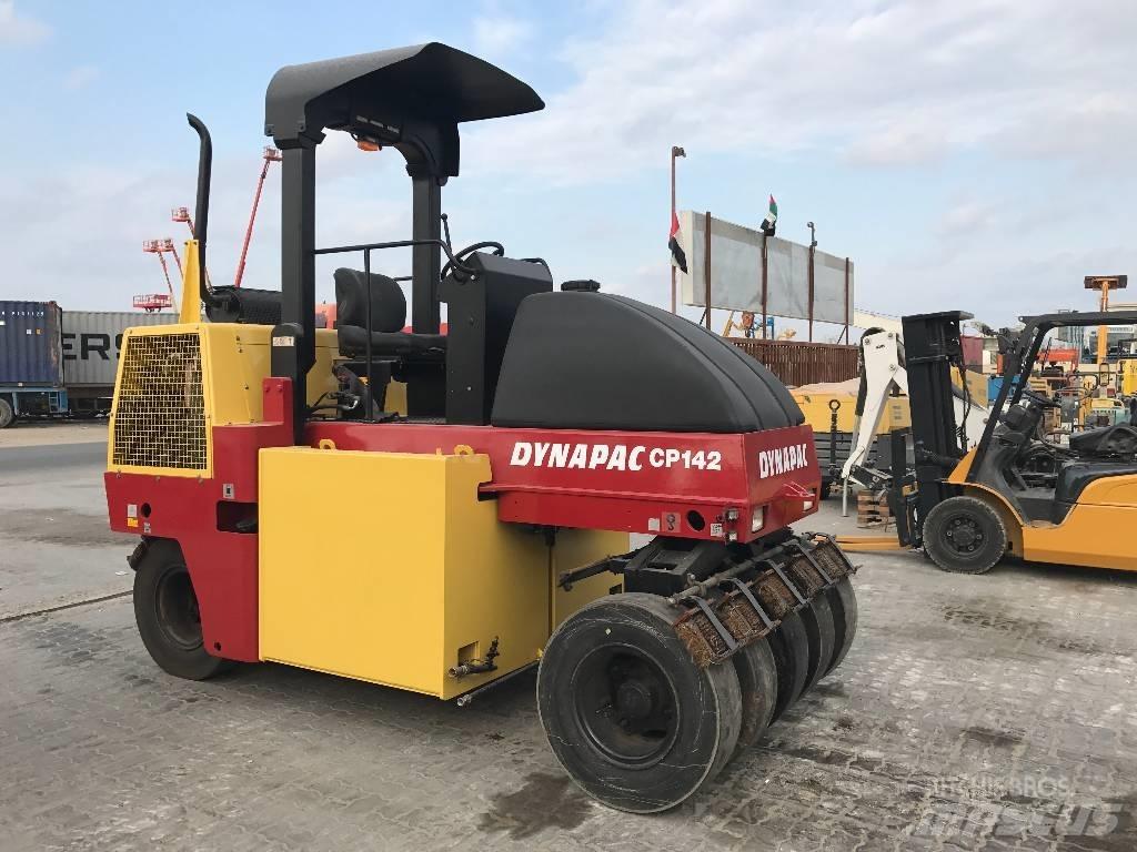 Dynapac CP 142 공기 타이어 롤러