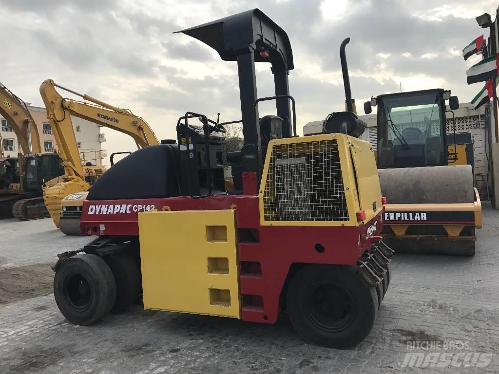 Dynapac CP 142 공기 타이어 롤러