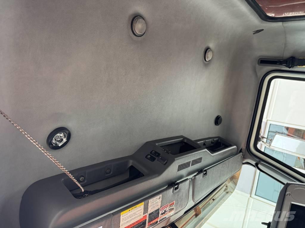 Mack GU813 덤프 트럭