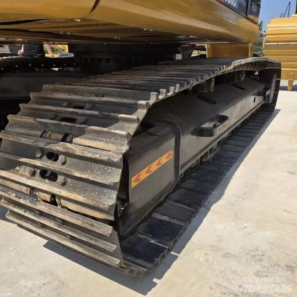 CAT 323 D 대형 굴삭기 29톤 이상