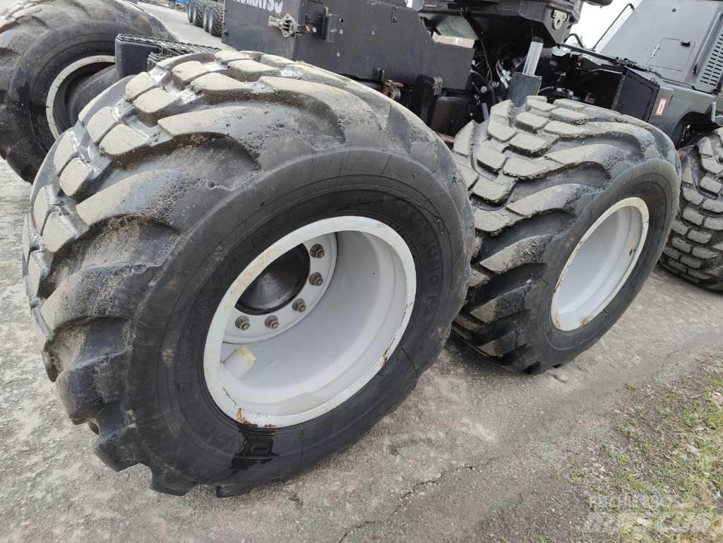 Komatsu 901 XC 원목 하베스터