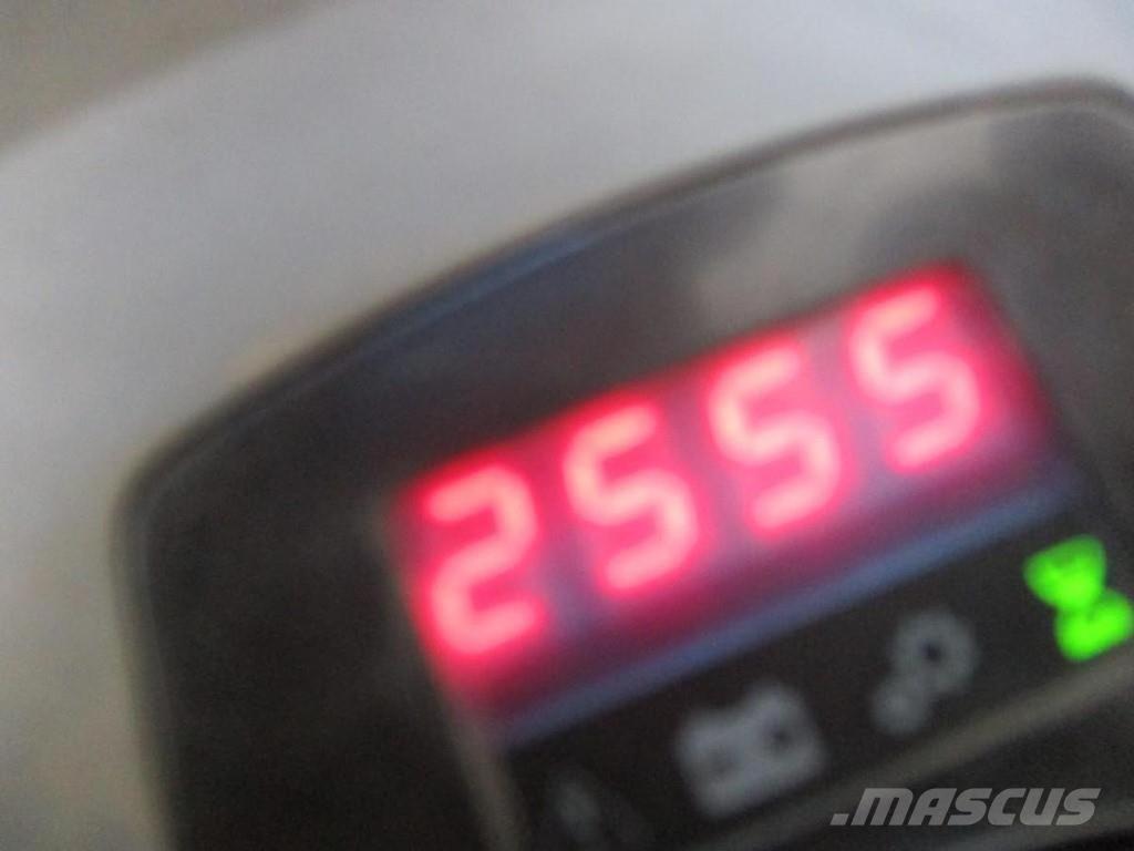 Toyota LPE250 로우 리프터(승강대 포함)