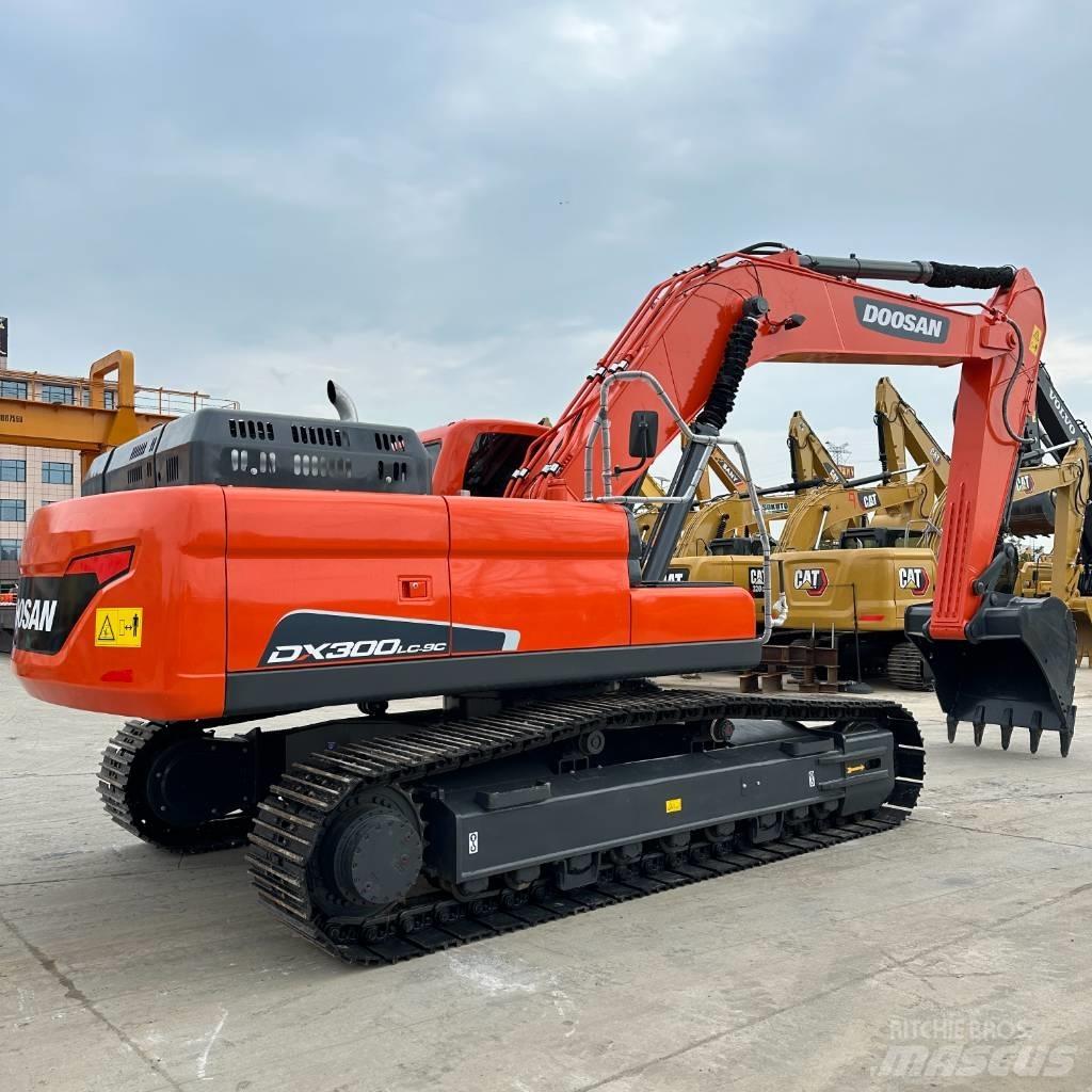 Doosan DX 300LC-9C 대형 굴삭기 29톤 이상