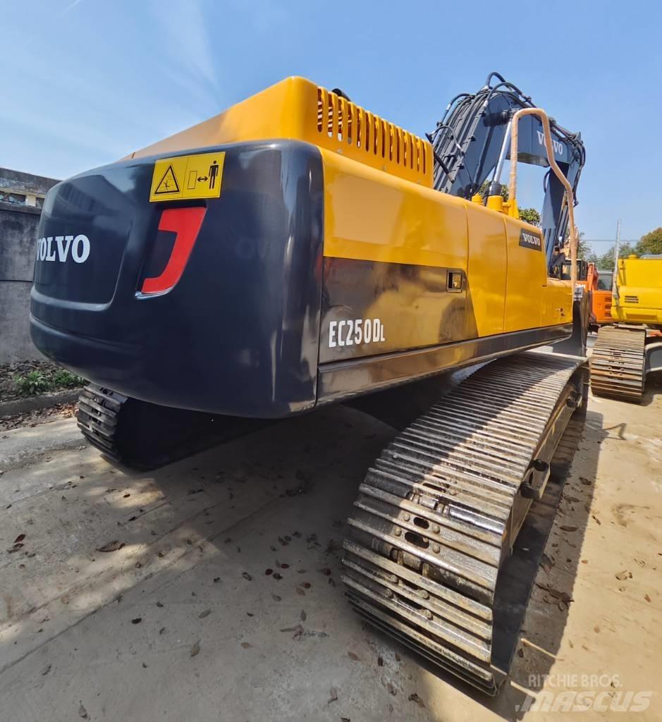 Volvo EC 250 D L 대형 굴삭기 29톤 이상