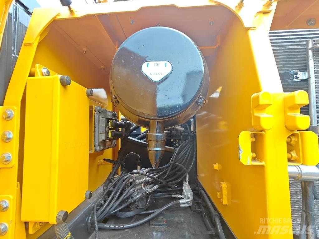 Volvo EC 250 D L 대형 굴삭기 29톤 이상