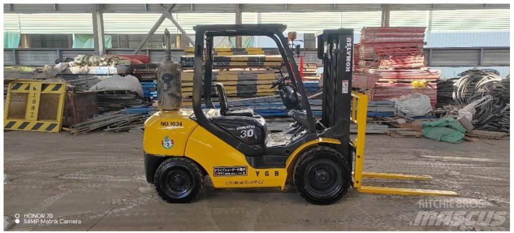 Komatsu FD 30 T-14 디젤 지게차