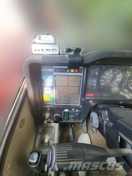 Kato MR 100 R/T 크레인