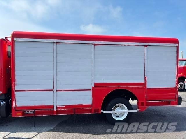 Freightliner M2 음료 배달 트럭