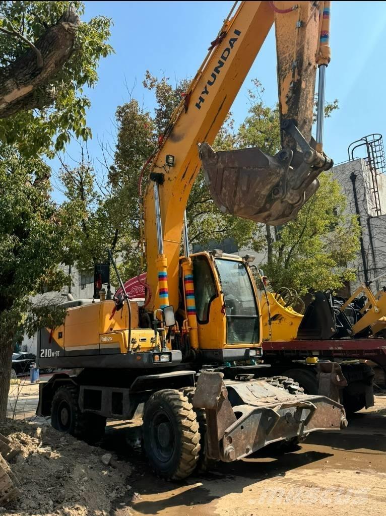 Hyundai 210W-9  휠 굴삭기