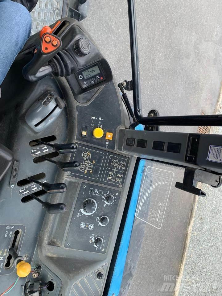 New Holland TM150 트랙터