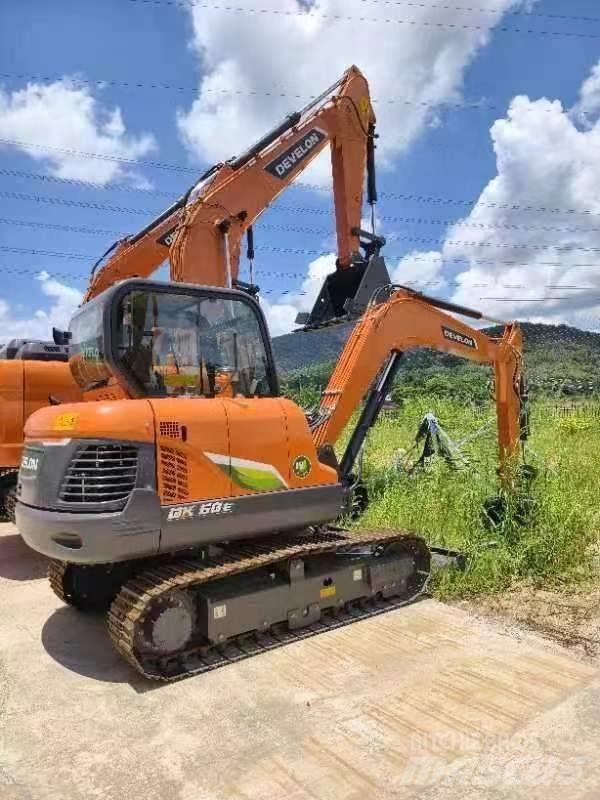 Doosan DX 60E 중형굴삭기 7톤-28톤