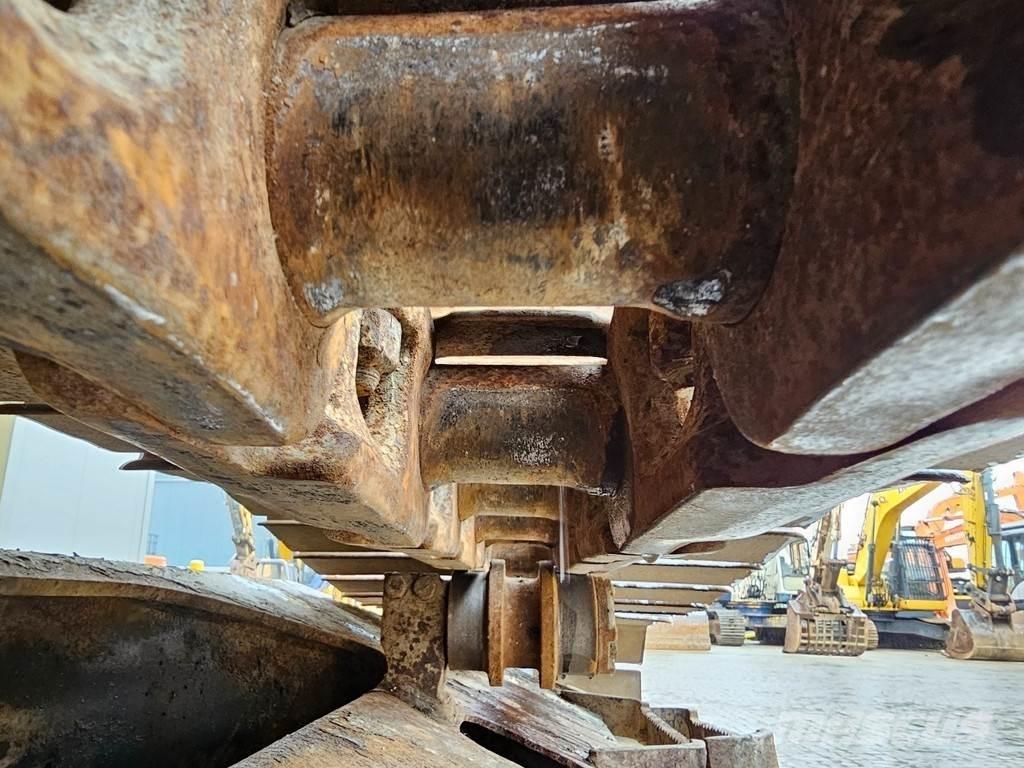 Komatsu HB215LC-2 대형 굴삭기 29톤 이상
