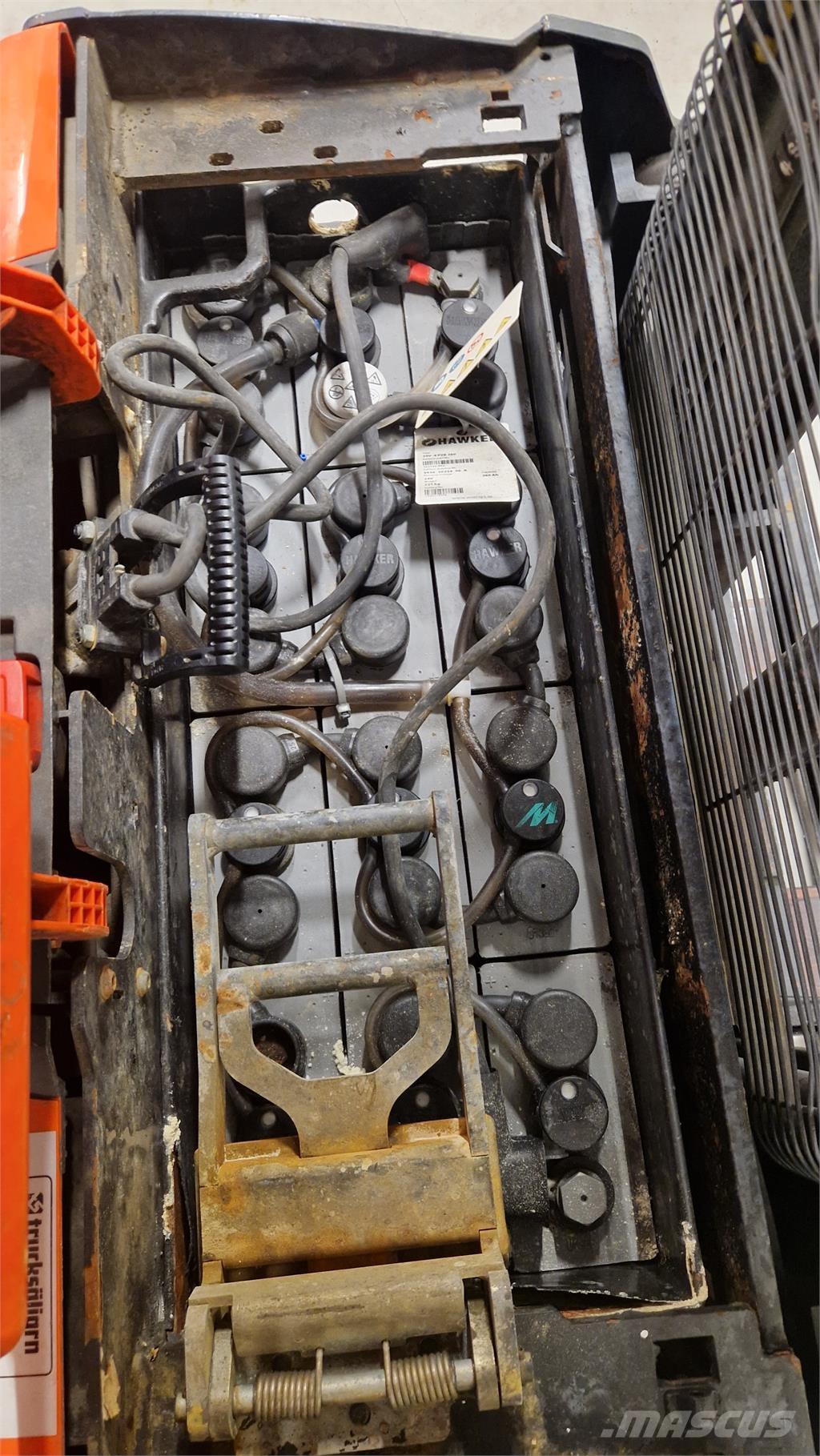 Toyota SWE120L 보행식 리치 지게차