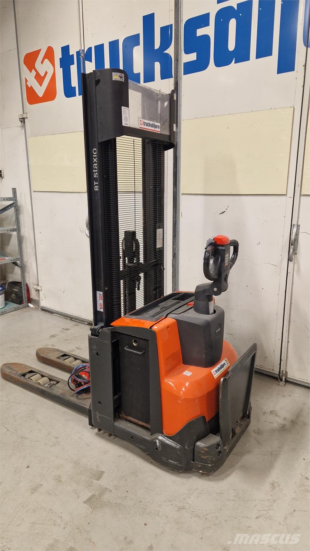 Toyota SWE120L 보행식 리치 지게차