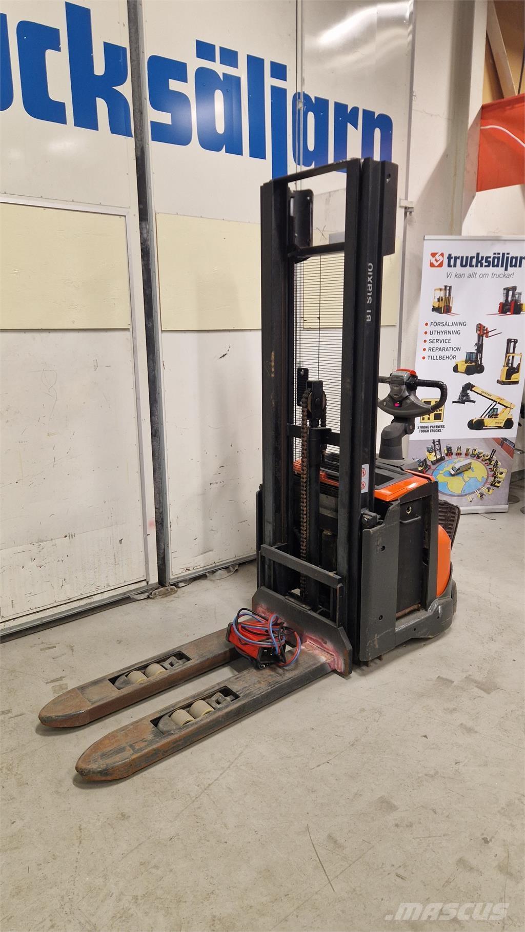 Toyota SWE120L 보행식 리치 지게차