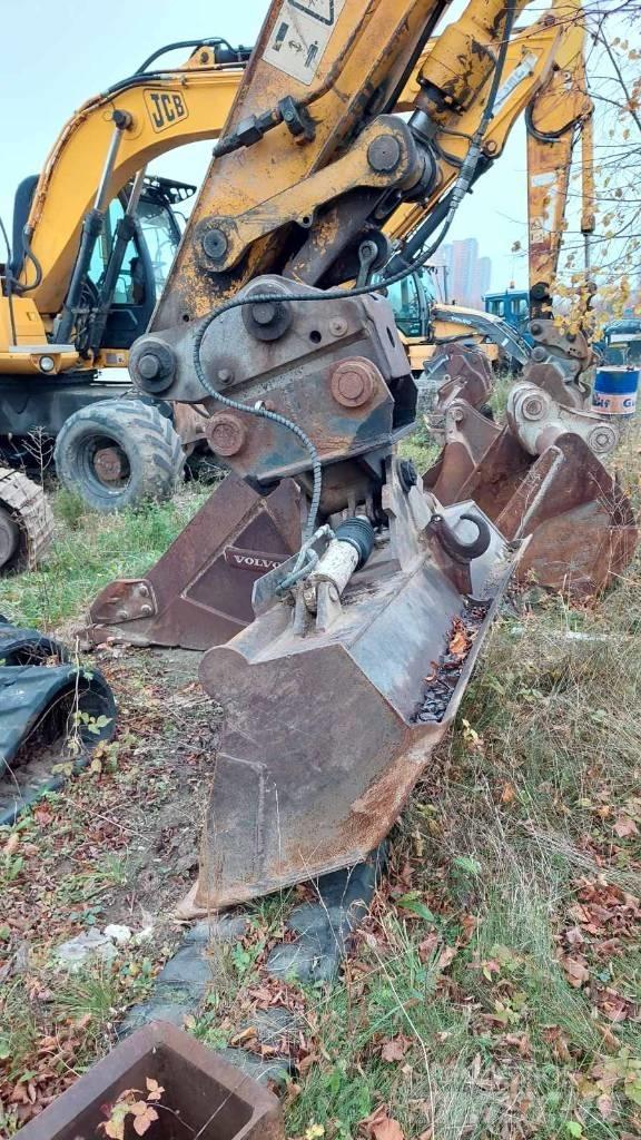 JCB JS 220 LC 대형 굴삭기 29톤 이상