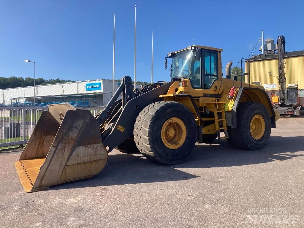 Volvo L 220 F  휠로우더