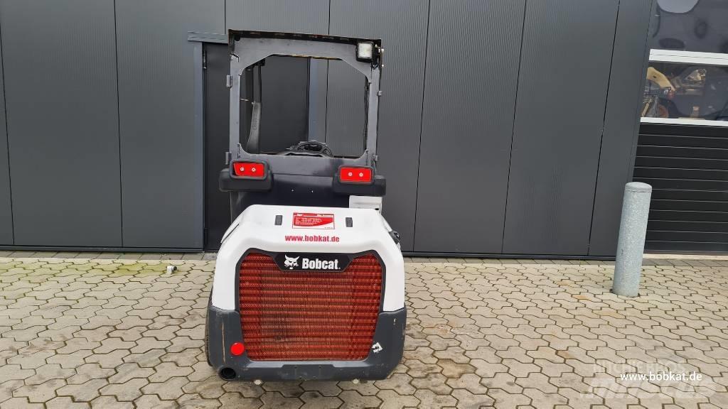 Bobcat L 28 미니 로더