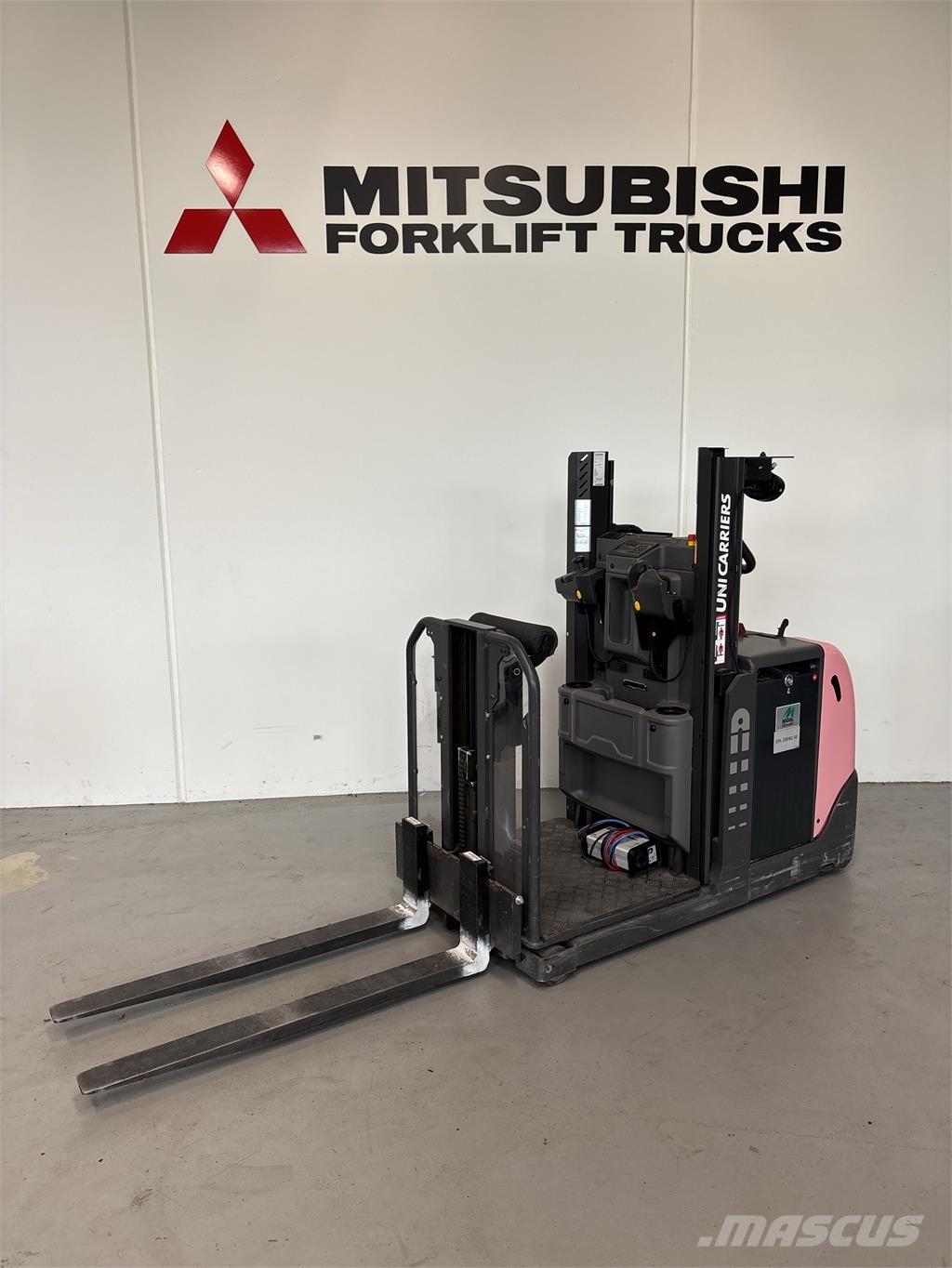 UniCarriers EPL100 경량 반출 리프터