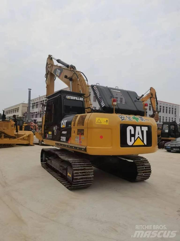 CAT 320 D 대형 굴삭기 29톤 이상