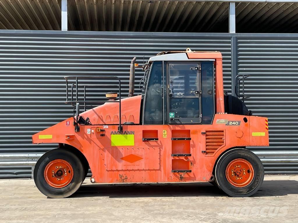 Ammann AP 240 공기 타이어 롤러