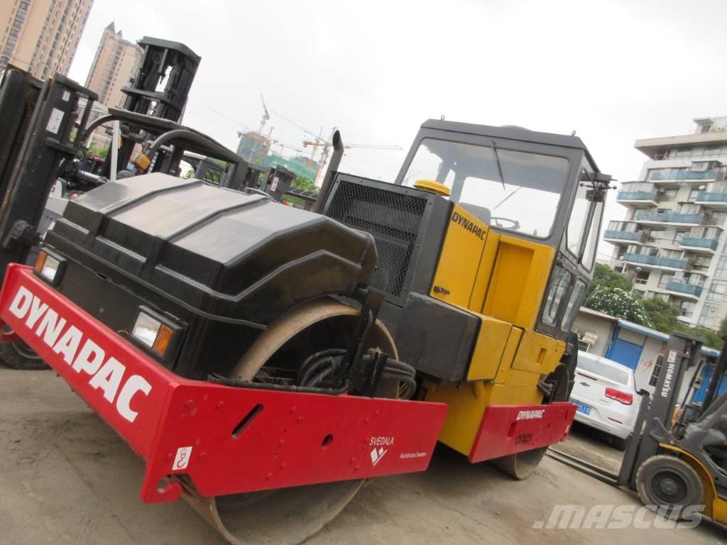 Dynapac CC421 트윈 드럼 롤러