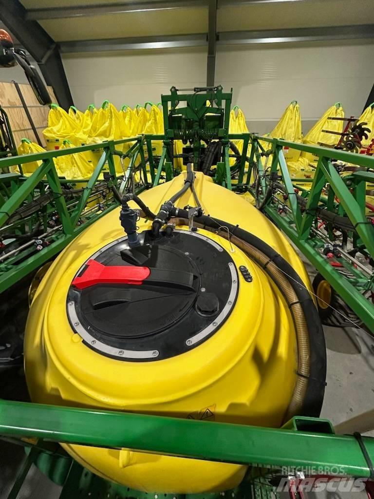 John Deere 740 i 견인형 분무기