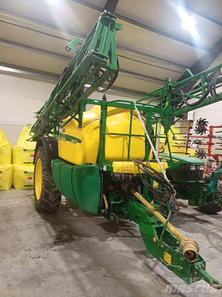 John Deere 740 i 견인형 분무기