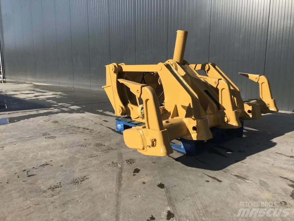 CAT 130G 스크레퍼
