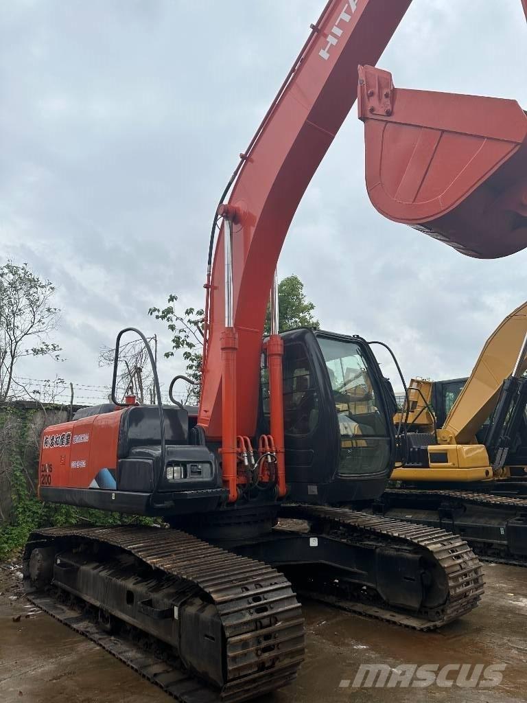 Hitachi ZX 200 대형 굴삭기 29톤 이상