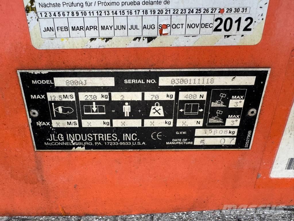 JLG 800 AJ 관절형 전동이동 리프트