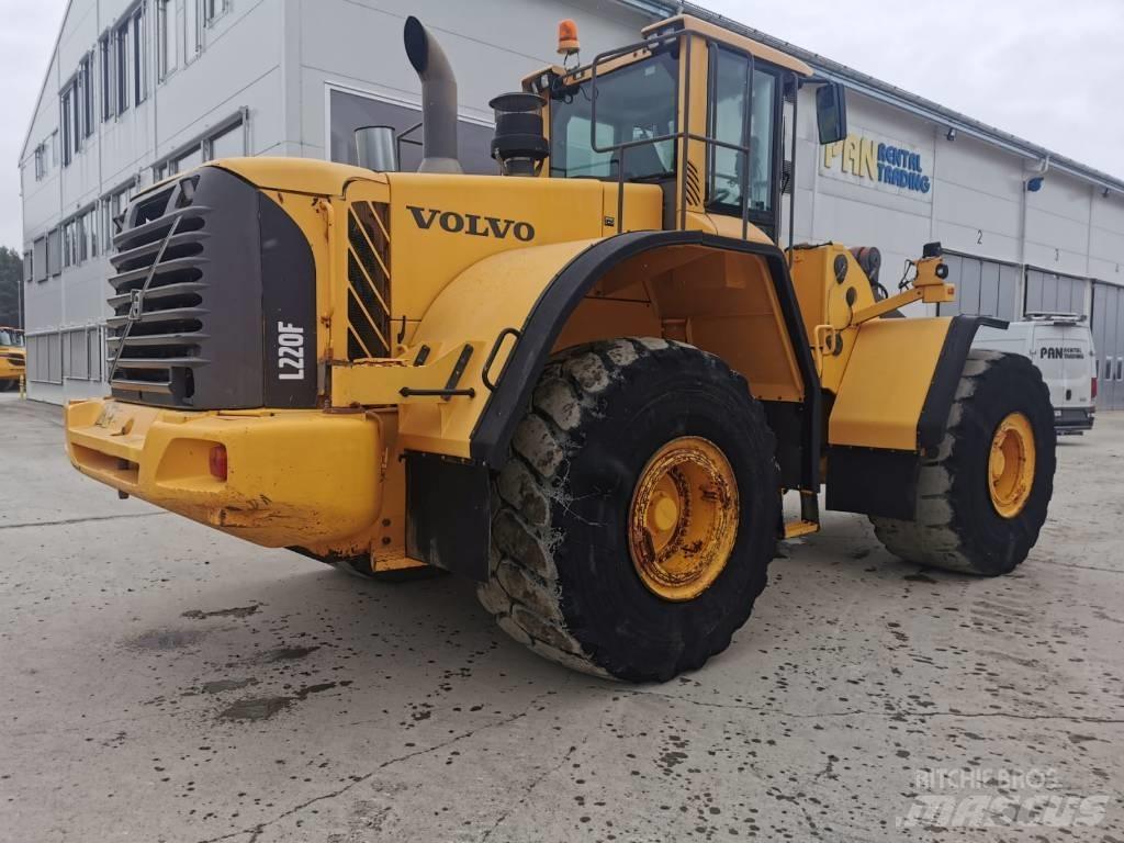 Volvo L220F  휠로우더