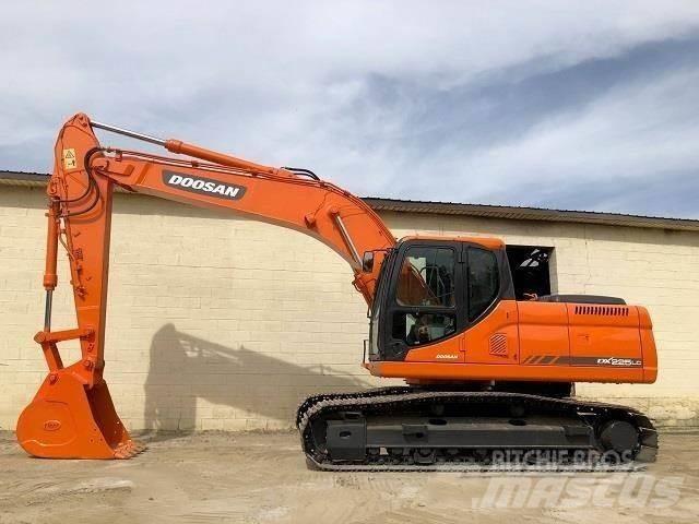 Doosan DX 225 대형 굴삭기 29톤 이상