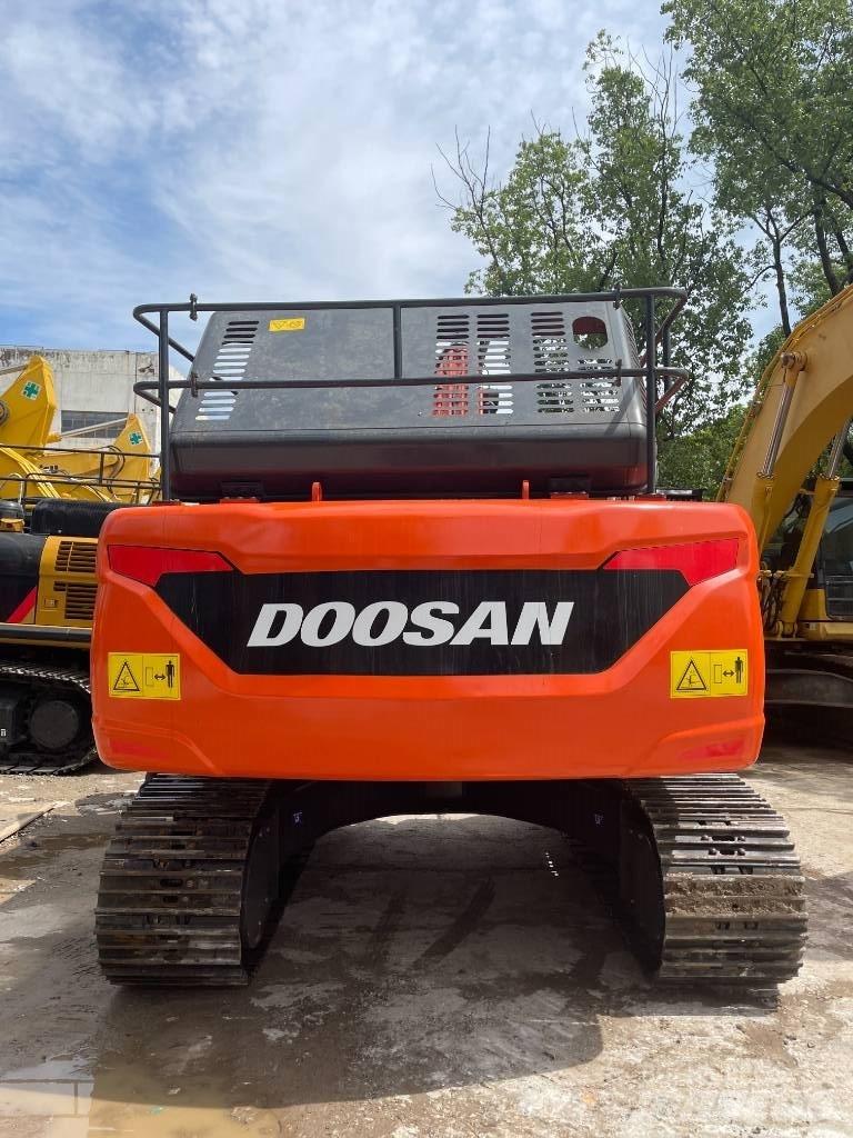 Doosan DX 225 중형굴삭기 7톤-28톤