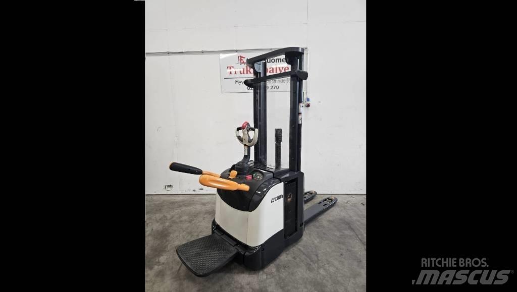 Crown ETi 4000 1.6 보행식 리치 지게차