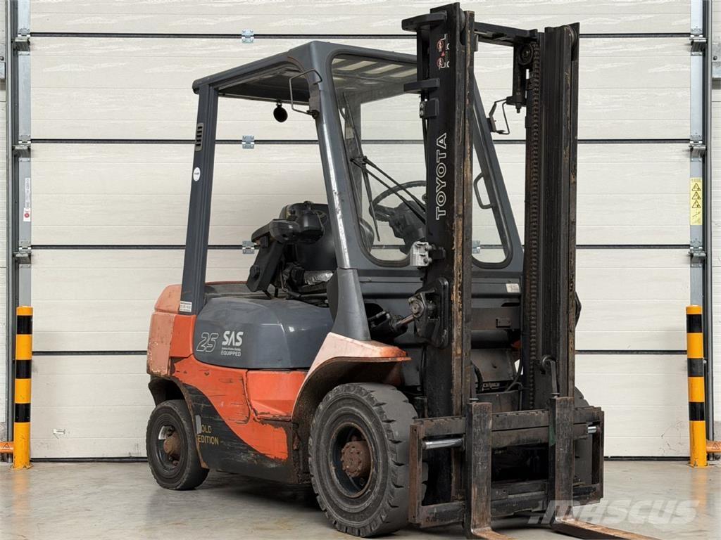 Toyota 62-7FDF25 디젤 지게차