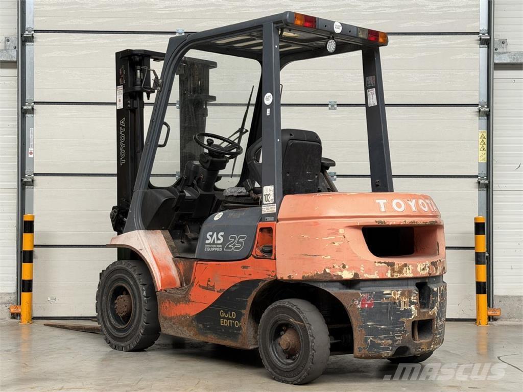 Toyota 62-7FDF25 디젤 지게차