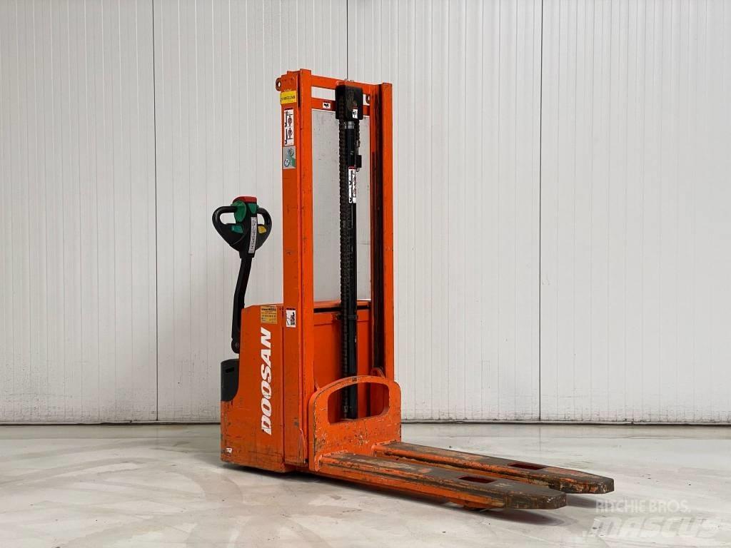 Doosan LEDS12.5C 포크리프트