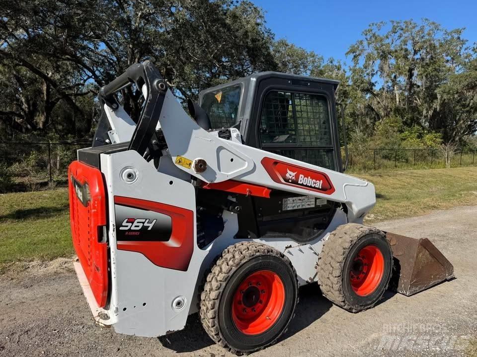 Bobcat S 64  스키드로더