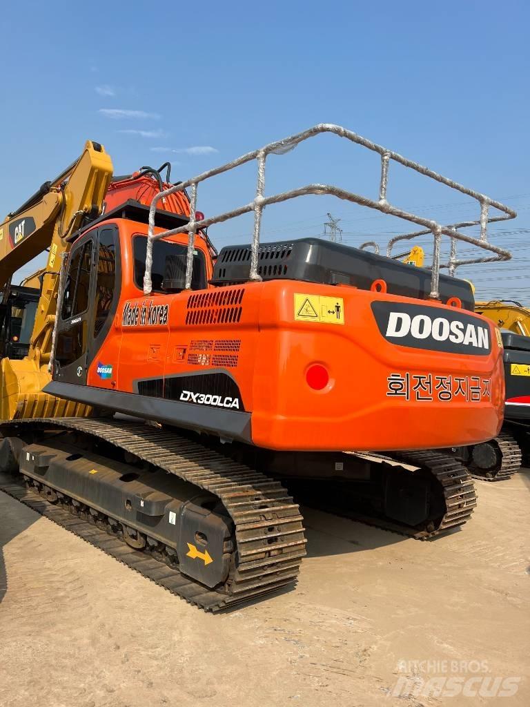 Doosan DX300  휠 굴삭기