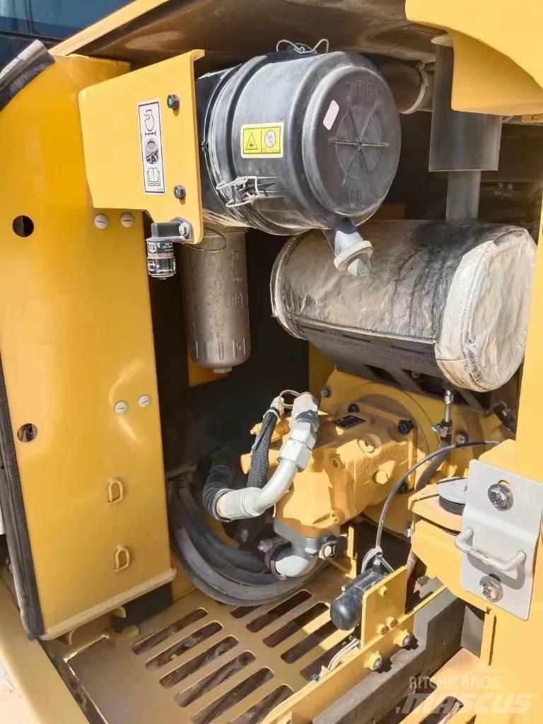 CAT 305.5 E2 소형 굴삭기 7톤 미만