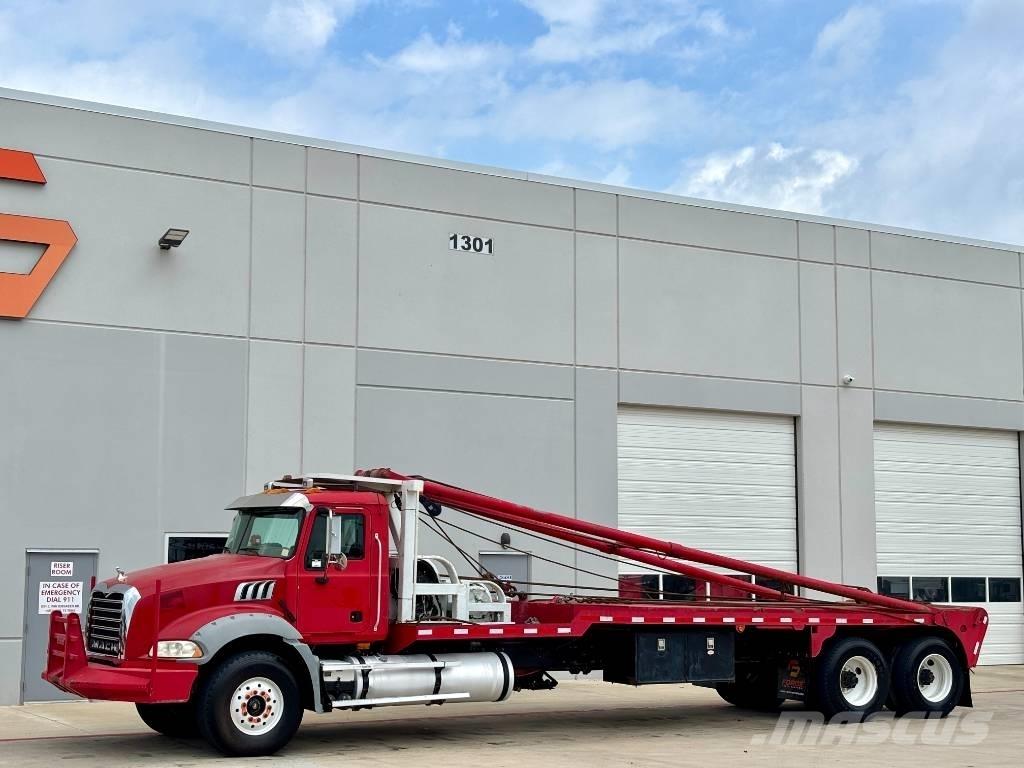 Mack GU813 회수 차량