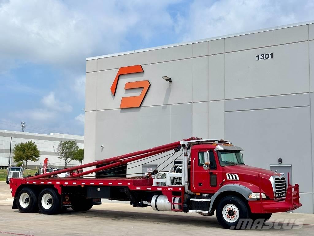 Mack GU813 회수 차량