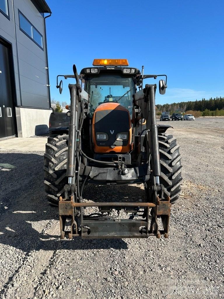 Valtra N101 트랙터