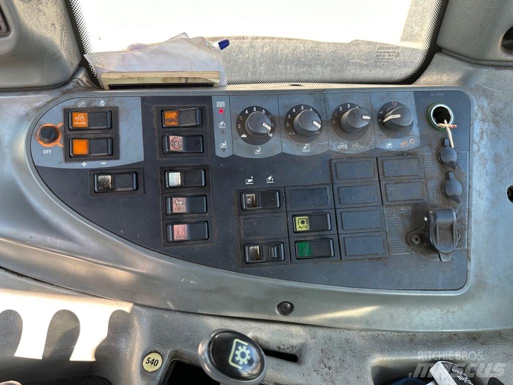 Valtra N101 트랙터