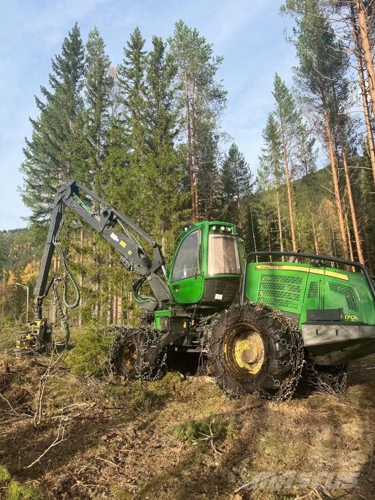 John Deere 1170 E 원목 하베스터