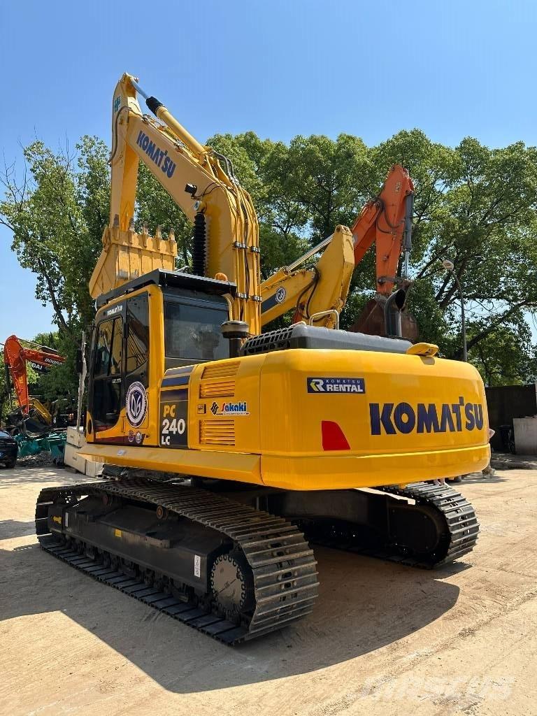Komatsu PC 240 대형 굴삭기 29톤 이상