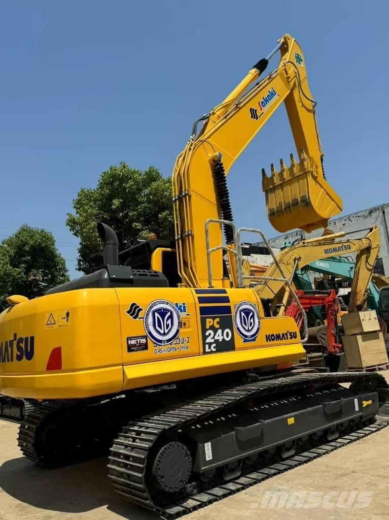 Komatsu PC 240 대형 굴삭기 29톤 이상