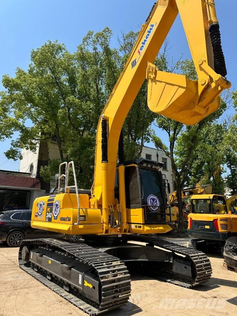 Komatsu PC 240 대형 굴삭기 29톤 이상