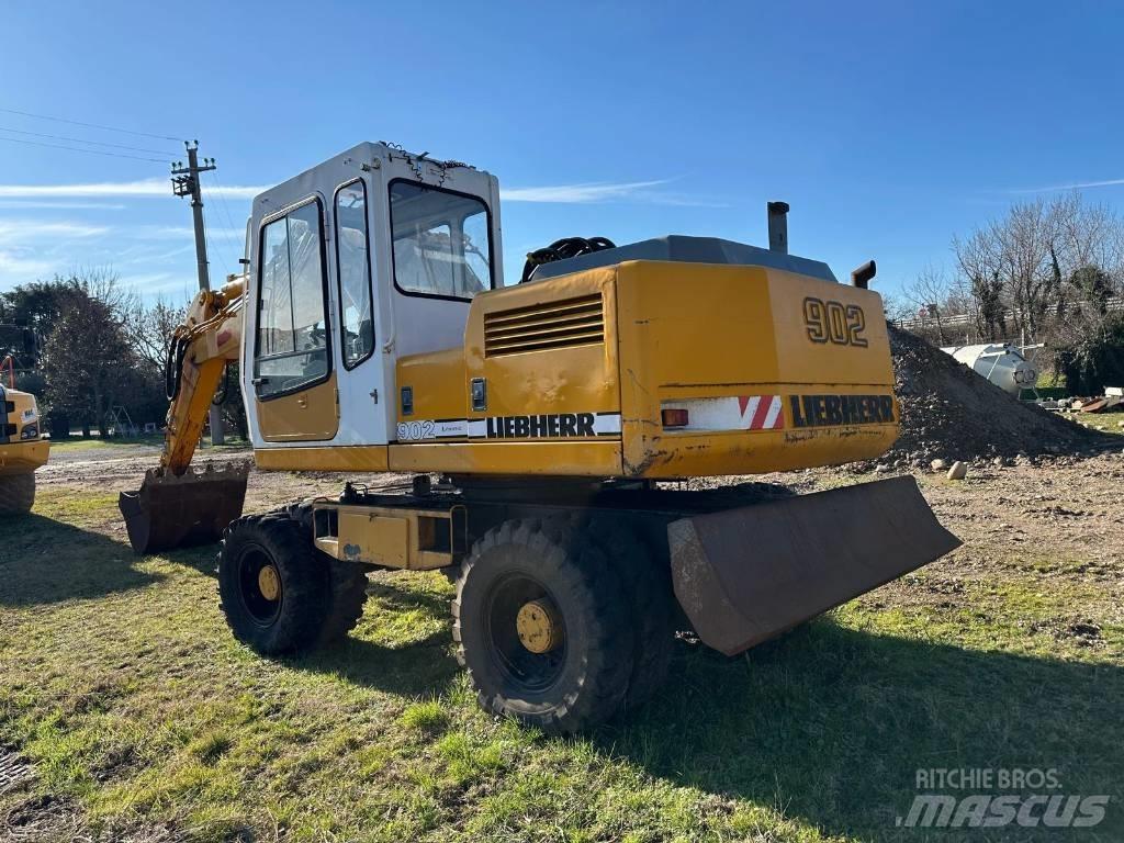 Liebherr 902  휠 굴삭기